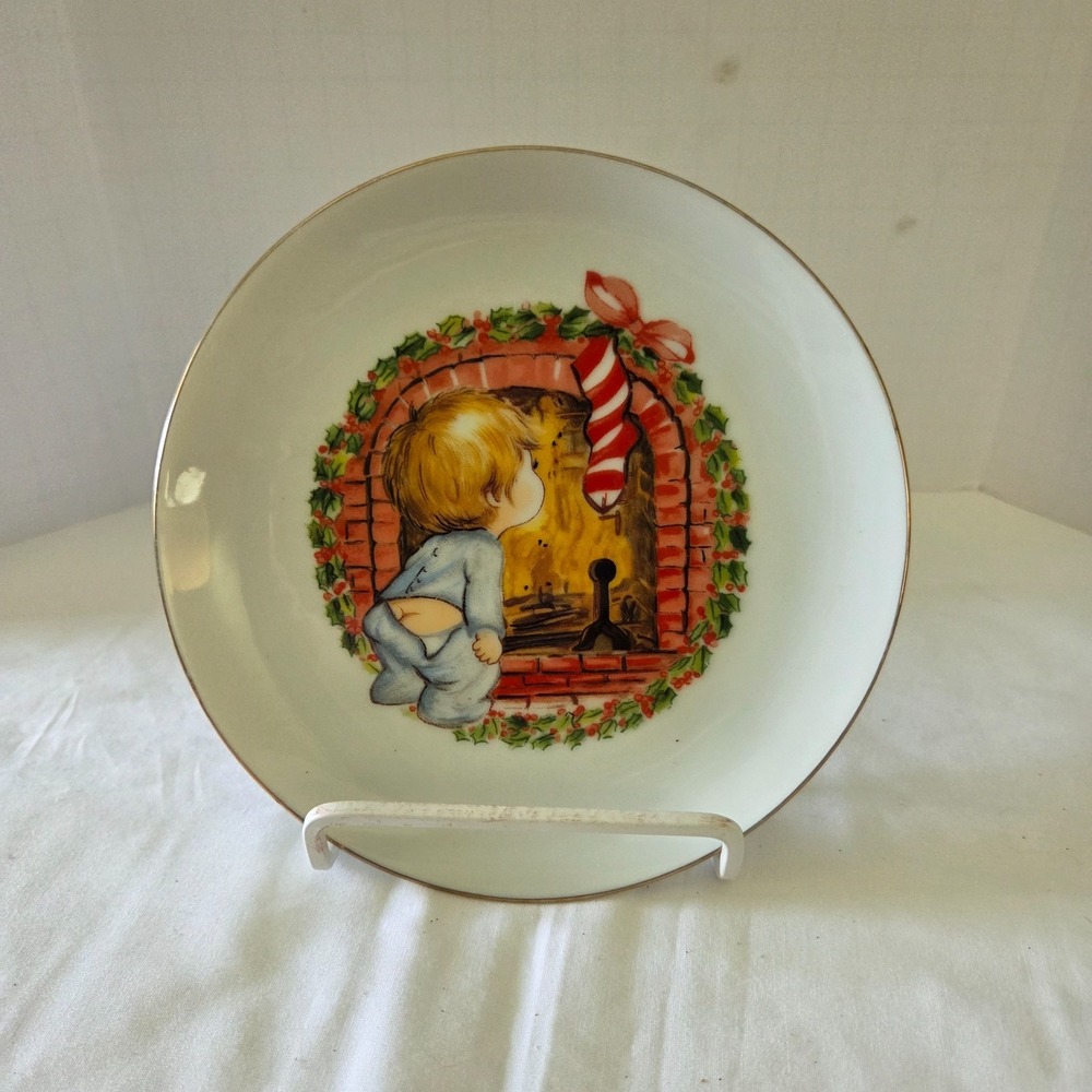 Vintage 1982 Jasco Fine Porcelain Christmas Plate 22K Gold Edged Fireplace, Boy
